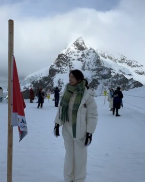 Chen Xiuhuan Instagram - Top of Europe! 
My first visit to the breathtaking Mt. Jungfrau, Freezing cold but was just amazing and magical. Grateful for clear skies and the rare serenity of a quiet day. Truly unforgettable!

站在欧洲之巅，第一次踏上少女峰，眼前的美景令人惊叹！天气晴朗，游客稀少，这份宁静更显珍贵。真是一场难忘的梦幻之旅！

#TopOfEurope 
#Jungfrau 
#Switzerland 
#BreathtakingViews #UnforgettableExperience #MountainAdventure
#欧洲之巅 
#少女峰 
#瑞士 
#美景如画 
#难忘经历 
#山峰之旅
#陈秀环
#chenxiuhuan