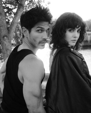 Claire Chust Instagram - Seine de ménage (oui je la fais)
📸 @dewaelpage 
🤍 @vinniedargaud