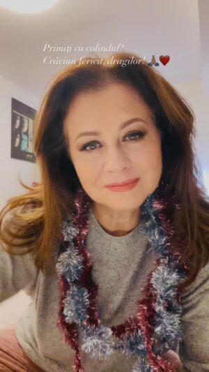 Corina Dănilă Instagram - Crăciun fericit, dragilor! 🙏🏻❤️

#colindulmeupentruvoi #christmas #carols #christmascarols #fyp #foryou #foryoupage