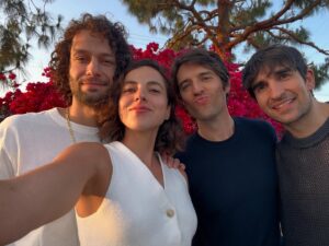 Cristina Rodlo Instagram - Happy Thanksgiving y’all!! 🦃🍾
 I don’t usually post anything about my private life but since most of my friends are in the industry I’ll make an exception today. 
I want to say thank you to these amazing humans that had been with me throughout this year (many of them had been with me through the years)  and I’m very lucky to call them my friends and my family. I just want to say how grateful I feel and I am to share this path with all of you ❤️ all of you had made the journey more pleasant, incredibly more fun and in the really hard times more bearable. Thank you all for being there in the good, in the bad. Thank you for listening to the same stories over and over again 😓😂🙄, thank you for the support, the love, the advice, and most of all thank you for never judge. I love you all!! 
@campanit necesito fotos contigo!!! 
@carmenbeatok y contigo madre!!! Me faltas tú ahí!!

And to all of you who are reading this, if you’re going through a hard time, remember that this too shall pass. Everything keeps moving and the sun always comes up. Nothing last forever not the good and definitely not the bad. Things will get better and remember you’re never ever alone. We’re all in this journey together. 
Happy thanksgiving everyone 🥰❤️❤️‍🩹🤍

#happythanksgivng