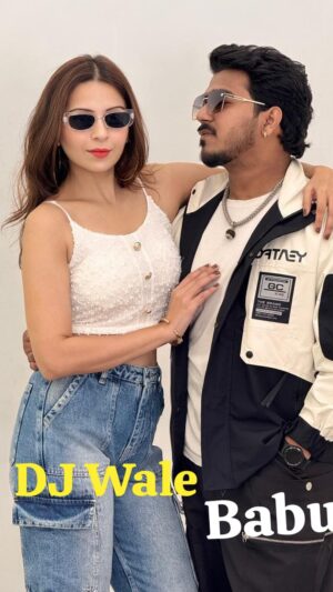 Damini Dave Instagram - With my DJ WALEY BABU💃..are Gaana bajado🤣 🥁 
the fun Party Anthem 🎉 

Choreography by @vijjaysonii 

@badboyshah @aasthagill @sonymusicindia 

#djwaleybabu #badshah #asthagill #trending #dancevideo #like #share #instavideo #videooftheday #daminidave #badshahsongs #sonymusic #sonymusicindia