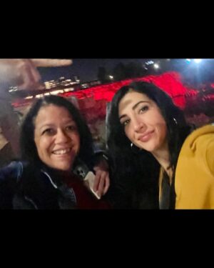 Dana DeLorenzo Instagram - Siouxper Selfie

Siouxper big thanks to all the fans who came out to @siouxpercon and to Shane, Melissa, the volunteers and everyone who helped them run it and raise money for #MakeAWishFoundation and other local charities! I had too much fun with you all! Loved chatting with my new buddies🖖 legend Walter Koenig and badass @realeliastoufexis !! And all my new adorable ADOPTABLE kitten friends at The Kitten League!🐈 Shoutout to fan Tyler for all the laughs we had with his cardboard Dana cutout 😆 Special thanks to volunteer Casia for taking 📸 and Nick @simon367 for getting me onboard! And a SIOUXPER-SIZED thanks to my pal/table master/Danawrangler @nicole1677 @fullempirepromotions for handling everything flawlessly as always! And for going on a city hike through a sprinkler obstacle course to see the Falls with me 🤣 

#siouxpercon #siouxfalls #TheKittenLeague