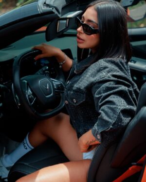 Daniela Antury Instagram - ¡Tu próximo auto te está esperando en @usadosmedellin_fz Arranca el 2025 con un nuevo viaje y un sueño cumplido. ¿Listo para conducirlo?
@fzcollection.co