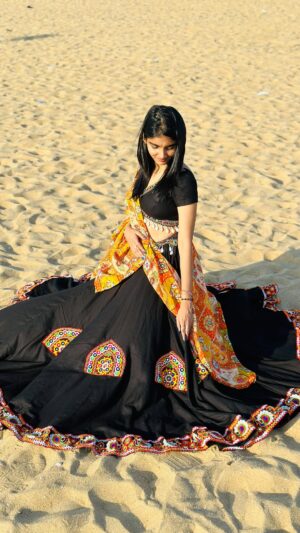 Dayalu Shemmozhi Instagram - 5 Days to go🪔❤️

#navratri #navratrispecial #garba #dayaludesigns