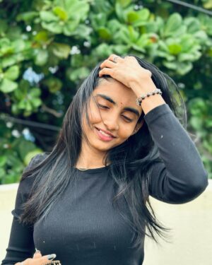 Dayalu Shemmozhi Instagram - Water what waters you 🌹
🌑🌒🌓🌔🌕🌖🌗🌘🌑

#dayalu #dayaludesigns #fitcheck