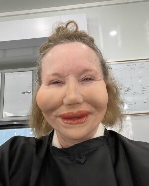 Debra Jo Rupp Instagram - The Face. 😄
