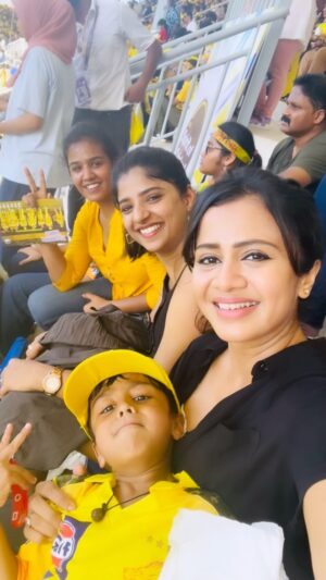Dipshi Blessy Instagram - #CSK 💛💛💛 Kodum veyil’la irundhalum peranbudan , engal ANBUDEN’ il 🥹♥️ Thank you #yellowarmy for treating us with that beauty of a game and The 50th win at the homeground! 💛💛💛 #yellove #chennaisuperkings 
@monikathangaraj @dipshi_blessy #Rudraksh ♥️