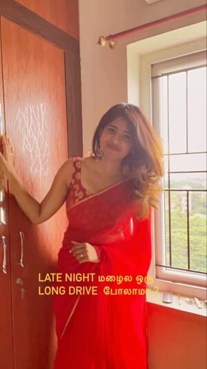 Dipshi Blessy Instagram - Late night மழைல ஒரு long drive  போலாமா ? >>> fav playlist Ketutu ??

#redsaree #dipshiblessy