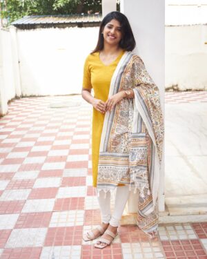 Dipshi Blessy Instagram - Inga enna solludhu ?????????

Outfit : @miorah.couture_ ❤️
📸 : @dinesh_baburaj 🙌🙌