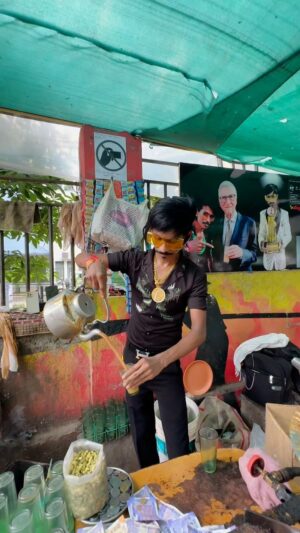Dolly Chaiwala Instagram - Mujhe kaha dekhna jyada pasand kiye ap logo ne 🇦🇪🇲🇻🇱🇰🇶🇦🇳🇵👈
.
.
.
.
.
.
.
.
.
.
.
.
.
.
.
#dollychai #dollychaiwala #dollykitapri #viral #viralvideos #viralreels #trending #trending #trendingreels #trend #trendingnow #dubai #maldives #qatar #nepal🇳🇵 #srilanka #reels #reelitfeelit #reelkarofeelkaro #reelinstagram #explore #motivation #motivationalquotes