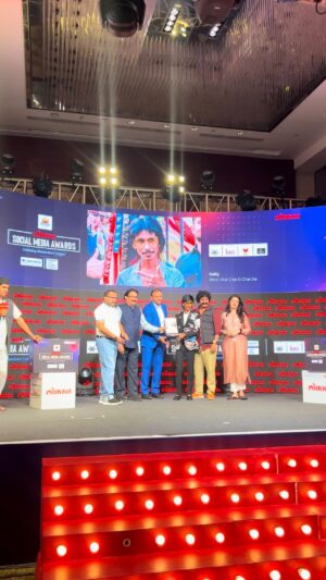Dolly Chaiwala Instagram - Digital influencer Award Apne Haath Aagaya ☕️🏆🫖

Zindagi Ka Sab Se Pehla achievement Jo Shayd Kabhi Soch Nahi Paya Tha hoga Thank You so Much @lokmat management And ALL ☕️♥️🫖
.
🎥Edit - @rahul_naidu.yt 
.
.
.
.
.
.
.
.
.
.
.
.
.
.
.
.
.
.
.
.
.
#dollykitapri #dollykitaprinagpur #pune #awardshow #lokmat #digitalinfluencer #famous #inspiring #inspiration #inspirationalquotes #reelkarofeelkaro #reelsinstagram #reels #reelsindia #reelindia #reelviral #trending #trendingreels #trend #trendingnow #trendingsongs #viral #viralreels #viralreel #outfit #fashion #fashionstyle #world #famous #chaiwala