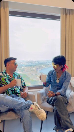 Dolly Chaiwala Instagram - Next Leval Meet 🇦🇪🔥
.
.
.
.
.
.
.
.
.
.
.
.
.
.
.
.
.
.
.
.
.
#dollykitapri #dollykitaprinagppur #puneetsuperstar #dubai #dubai🇦🇪 #dubailife #comedy #fun #meetup #reels #reelsinstagram #reelkarofeelkaro #reelindia #viral #viralreels #viralvideos #reelviral #trending #trend #trendingnow