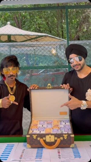 Dolly Chaiwala Instagram - Give away alert ‼️ Follow dolly ki Tapri Nagpur & Aman.styleicon u can be the next lucky one . Grand giveaway still on the way 
Best of luck 

#giveaway #prize #lucky #giveawayalert #instagood #viralvideos #instagiveaway #happiness #spreadlove #luckywinner #destiny #goodluck #godbless #viralpost #instadaily #grandgiveaway #youtube #dolly #dollykitapri #chai #nagpur