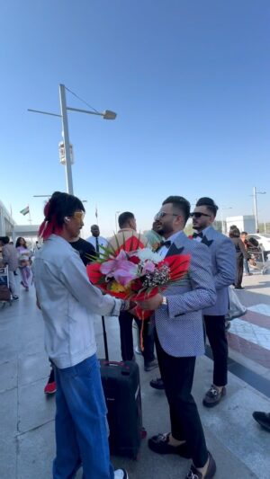 Dolly Chaiwala Instagram - Thank You For inviting In UAE 🇮🇳💐🇦🇪 
.
.
.
.
.
.
.
.
.
.
.
.
.
.
.
.
.
.
#dollychaiwala #dollykitapri #dollychai #india #meet #brothers #viral #viralvideos #viralreels #viralreel #trending #trendingnow #trendingreels #reelkarofeelkaro #reels #reelitfeelit #reelsindia #explore #dubai #uae #dubailife