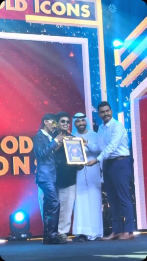 Dolly Chaiwala Instagram - Behindwoods Gold Icons award 2024 🎉☕️
.
.
.
.
.
.
.
.
.
.
#dollykitapri #dollychaiwala #chennai #tollywood #south #award #reels #reelsinstagram #reelitfeelit #reelkarofeelkaro #reelsvideo #trending #trendingreels #trend #trendingnow #viral #viralvideos #viralreels