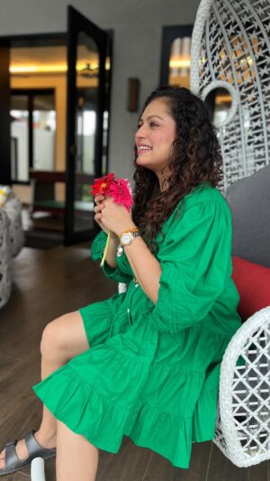 Drashti Dhami Instagram - HOME AWAY FROM HOME 🏠

Joy. Madness. Serenity.
Spent a lovely weekend with my most favourite human beings at the beautiful ‘The Amaryllis, Karjat’ with @stayvista_official ♥️

Experience the hospitality for yourself & use my code DRASHTI10 for discounts.
#Hosted #Partnership #collaboration