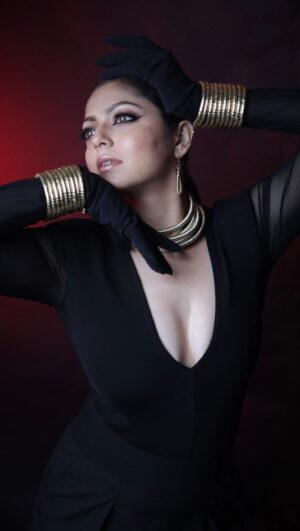 Drashti Dhami Instagram - CALL ME FANTASTIC 😎

Hair @jayshreethakkarhairartist 
Make up @shaylinayak 
Shot @harshphotography11