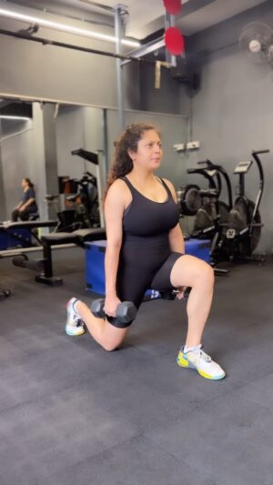 Drashti Dhami Instagram - Cooking up a baby🤰& some serious gains at the gym🏋️‍♀️ Don’t worry I have got a doctor’s note for these reps. #MomBodInProgess 

Disclaimer : Do not try this at home or anywhere else without your doctors/trainers supervision.