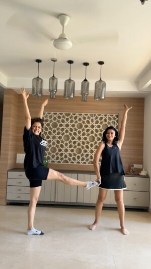 Drashti Dhami Instagram - New handshake !!!! 
Yeah yeah !! I Knw we are very talented 😂