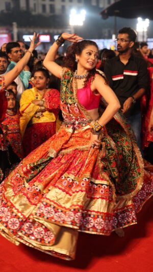 Drashti Dhami Instagram - Played garba after 12 years !!! 
And can’t express how elevated I feel at the moment !!!!!
Loveddddddd every bit of it !!! ♥️♥️♥️♥️♥️

Outfit @rishh_designs ♥️
