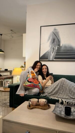 Drashti Dhami Instagram - My weekend plans lately 😇
Her weekend plans forever 😂
BFF FOREVER ♥️
