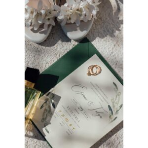 Efsane Odağ Instagram - Mesudum dostlar 🥰

Güzeller güzelim Efsanem'le dünya evine adım attık ❤️ @efsaneodag 

Onu gördüğüm ilk anda böyle olacağımızı biliyordum 😍

.

Nikah törenimizi hayallerimizin ötesine taşıyan Sevgili Deniz ve Kürşad'a @ciceklerefisildayankadin 💎 @kursad_celebi 👑

Zor günlerinde de beni yalnız bırakmayan Sevgili Bestman'im Alper'e @alperkilic35 🎩

O günü inşa eden Sevgili Vual Urla ekibine @vualurla 🏗

Olmasalardı olmazdım, Canım Annem ve Babama @insafhasanyildiz 💚

Canım kardeşime, eşine ve yeğenim Mira'ya @yylda_taskaldiran @tolga_taskaldiran 👨‍👩‍👧

Bizi sürekli kollayan ve gülümsemesiyle neşemizi arttıran Sevgili Elif'e ve güzel ailesine @elifayguluzun 🌞

Gelin odasının en güzel çiçeği olan Sevgili Asya'ya 👧🏻

Anılarımızı kayda geçiren Sevgili Yucca'ya @yuccawedding 📸

Gün boyu bizi şarkısız bırakmayan Sevgili Dj MrGrey'e @mrgreyurla 🎷

Çiftetelli partnerim Sevgili Arif'e @arif.m.guney 🕺🏻

Çevresine neşe ve hayat saçan, oryantal ve roman danslarında kendinden geçen Sevgili Sinem'e @sinem_denn 💃🏻

Bizimle olan tüm akraba ve dostlarımıza 🥂

Dualarıyla bizi uzaktan saran tüm canlara 🪬

Evrene 🌠

Yürekten teşekkürler 🙏🏽

Hepinizi kucaklıyorum 🫂

🧿