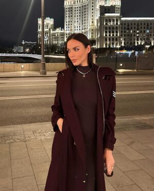 Ekaterina Vladimirova Instagram - Что-то на бургундском 🍷 #пятница