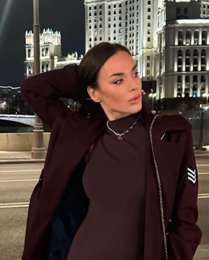 Ekaterina Vladimirova Instagram - Что-то на бургундском 🍷 #пятница