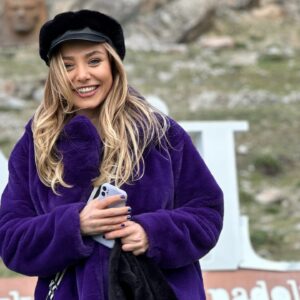 Elvan Dişli Instagram - Pofuduk şeyleri severim 💜