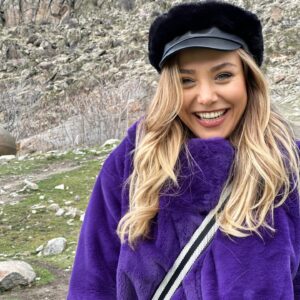 Elvan Dişli Instagram - Pofuduk şeyleri severim 💜