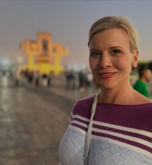 Eva Habermann Instagram - Ich habe mir gestern nochmal viel von Mexiko-Stadt angeschaut, und es gibt hier so viele schöne, unterschiedliche Viertel. 
Ich war in Coyoacán, Xochimilco, San Ángel und bei der Catedral de Guadalupe. Hier ist alles so schön bunt! 🎨

#mexico ❤️ #travel #blogger #color #actress #evahabermann