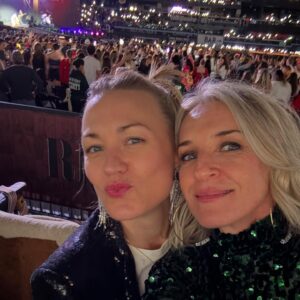 Ever Carradine Instagram - I think I kept taking pictures so I’d remember the night, but honestly, how could I ever forget it. Thank you @taylorswift for the show of a lifetime. It’s the end of an Era, and I can’t wait to see what’s next. 💕

#taylorswift #erastour #etastourtoronto