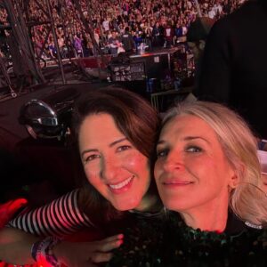 Ever Carradine Instagram - I think I kept taking pictures so I’d remember the night, but honestly, how could I ever forget it. Thank you @taylorswift for the show of a lifetime. It’s the end of an Era, and I can’t wait to see what’s next. 💕

#taylorswift #erastour #etastourtoronto