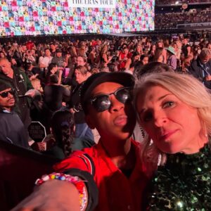 Ever Carradine Instagram - I think I kept taking pictures so I’d remember the night, but honestly, how could I ever forget it. Thank you @taylorswift for the show of a lifetime. It’s the end of an Era, and I can’t wait to see what’s next. 💕

#taylorswift #erastour #etastourtoronto