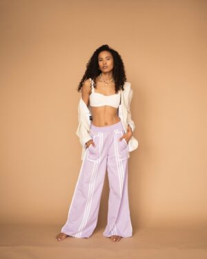 Fola Evans-Akingbola Instagram - FN ZINE 01 💐☀️🎨

Thank you @femalenarratives for including me in your first issue! 

Photography: @stephaniesiansmith 
Makeup: @lucindaworth_makeup 
Styling: @hmtydm 
Editors: @franzi_klein @tamburic