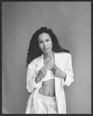 Fola Evans-Akingbola Instagram - FN ZINE 01 💐☀️🎨

Thank you @femalenarratives for including me in your first issue! 

Photography: @stephaniesiansmith 
Makeup: @lucindaworth_makeup 
Styling: @hmtydm 
Editors: @franzi_klein @tamburic