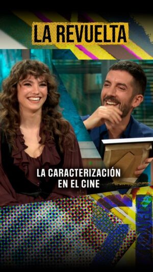Gabriela Andrada Instagram - Este regalo pone en valor la enorme valor de los enormes profesionales que hay detrás de la caracterización en el cine. Un aplauso para ellos. 👏🏻

____________
#LaRevuelta — @ga_andrada presenta ‘Pídeme lo que quieras’, película basada en la novela de la escritora @megan__maxwell

🆘 Ayuda Dana. Podéis hacer donaciones consultando el enlace en nuestra bio. Compartimos una lista de ONGs e instituciones que están actuando sobre el terreno y que garantizan que toda ayuda recibida llega a los afectados.

🪁 #LaRevuelta, de lunes a jueves en abierto a las 21:40h en La 1 de @rtve y todos los programas completos en @rtveplay