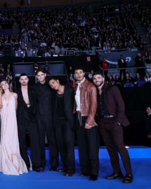 Gabriela Andrada Instagram - Anoche ✨💫 
Me hace muy feliz reencontrarme con todos vosotros, tanto el elenco como el super equipo de @primevideoes. Trabajar con vosotros ha sido un sueño. Gracias @mercedesronn por esta historia que hace soñar a miles de fans en el mundo entero y gracias a vosotros que me acogéis como parte de ella. El 27 de diciembre será vuestra. #culpatuya 

Team: 
@naogayoso 
@capelliercapellier 
@chanelofficial 
@primevideo