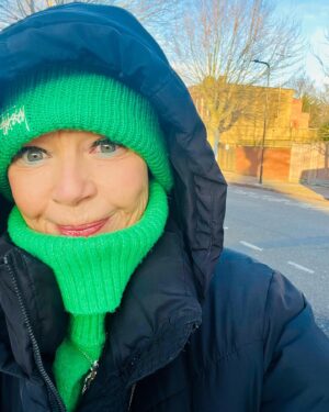 Gail Porter Instagram - Good morning. Wrap up. It’s chilly out. Have a great day xxxx