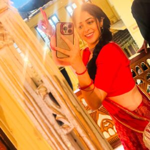 Garima Jain Instagram - Trying to ace the mirror selfie 🤳 
.
.
.
.
.
.
.
#garimajain #dangaltvshow #alia #dangaltvchannel #dangaltv #gehna #gehnazaveryazanjeer #explore #explorepage #fyp #fypシ #foryourpage #red #desi #desifashion #desilook #simplicity #actress #actresslife #actorlife #televisionactress