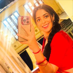 Garima Jain Instagram - Trying to ace the mirror selfie 🤳 
.
.
.
.
.
.
.
#garimajain #dangaltvshow #alia #dangaltvchannel #dangaltv #gehna #gehnazaveryazanjeer #explore #explorepage #fyp #fypシ #foryourpage #red #desi #desifashion #desilook #simplicity #actress #actresslife #actorlife #televisionactress