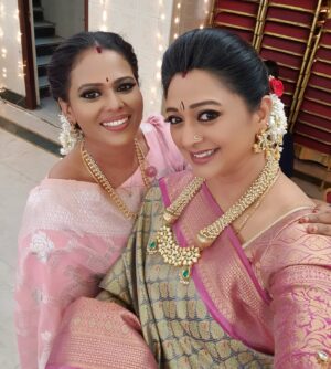 Gayatri Jayaraman Instagram - My partner in crime @deepababu90 . ....the 2 villi's of the Selvanaayaki household! From Valli Thirumanam to Aadulakam we continue to plan, plot and hatch evil plans in reel life while we laugh, chat and  stay positive in real life.
#aadukalam #suntvserials #suntv
 #tamilserials
