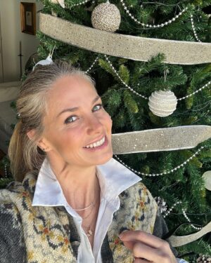 Genoveva Casanova Instagram - Feliz Navidad! 🎄🎁