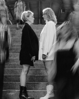 Gisa Zach Instagram - Focusing on the important things….

Let’s go October 🍁🍂🌻

🩷 always inspiring to work with you @laradandelion & @frau.aermel 🩷

#womensupportingwomen #pictures #photography #justplaying #actresslife pics by(c) @frau.aermel