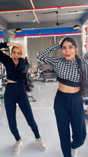 Gouri Gadhuzz Instagram - Dont miss the end😂 #blooper 

#fyp #nivy #nivyynivedya