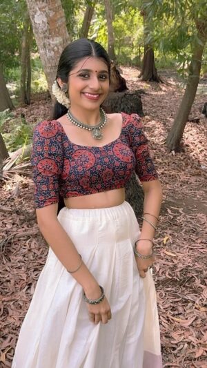 Gouri Gadhuzz Instagram - Kannada🤍
Outfit: @fashion_volks 🤍

#kannadasongs