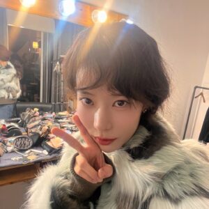 Ha Da-in Instagram - 🖤🤔🍬💃🏻🐩💡
 more