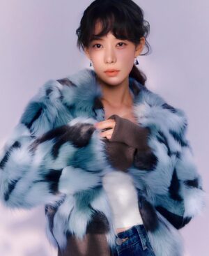 Ha Da-in Instagram - CHAEnewyork @chae_newyork 
#채뉴욕 

photographer_ 이나일
make-up_ 김보라 
hair_ 김재하 
stylist_ 탄은지
fashionfilm director_ 양현우 
gaffer_ 최범석(fashionfilm), 박영민(photo)
brand_ 채뉴욕 유채윤, 이마리