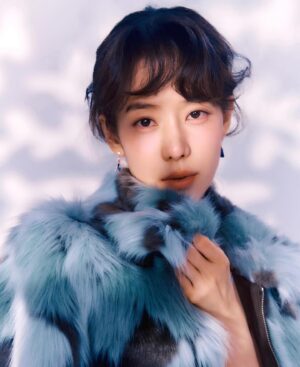 Ha Da-in Instagram - CHAEnewyork @chae_newyork 
#채뉴욕 

photographer_ 이나일
make-up_ 김보라 
hair_ 김재하 
stylist_ 탄은지
fashionfilm director_ 양현우 
gaffer_ 최범석(fashionfilm), 박영민(photo)
brand_ 채뉴욕 유채윤, 이마리