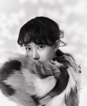 Ha Da-in Instagram - CHAEnewyork @chae_newyork 
#채뉴욕 

photographer_ 이나일
make-up_ 김보라 
hair_ 김재하 
stylist_ 탄은지
fashionfilm director_ 양현우 
gaffer_ 최범석(fashionfilm), 박영민(photo)
brand_ 채뉴욕 유채윤, 이마리